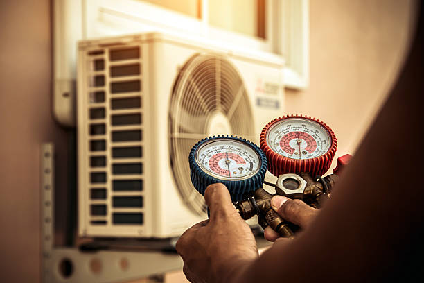 Professional Hvac technician working in Long Beach, IN